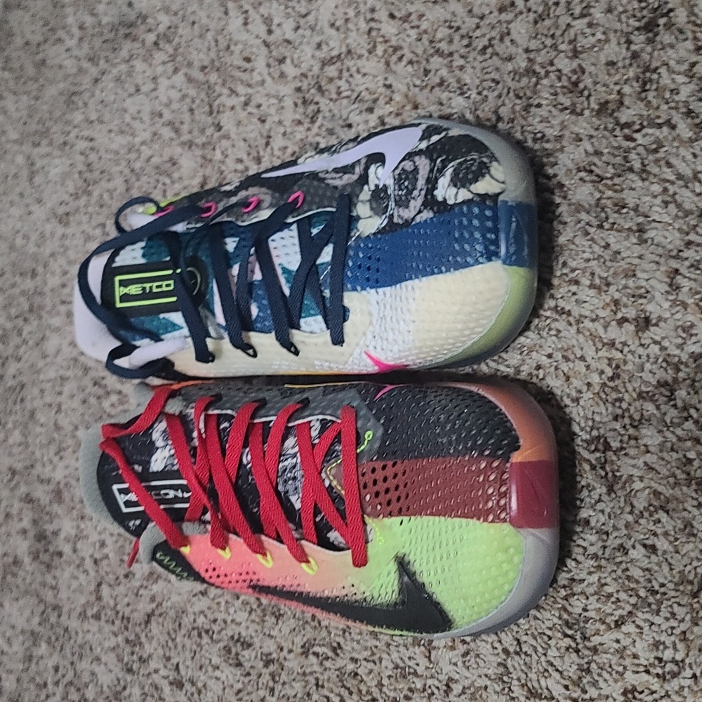 Shoes - Picture 2 of 7